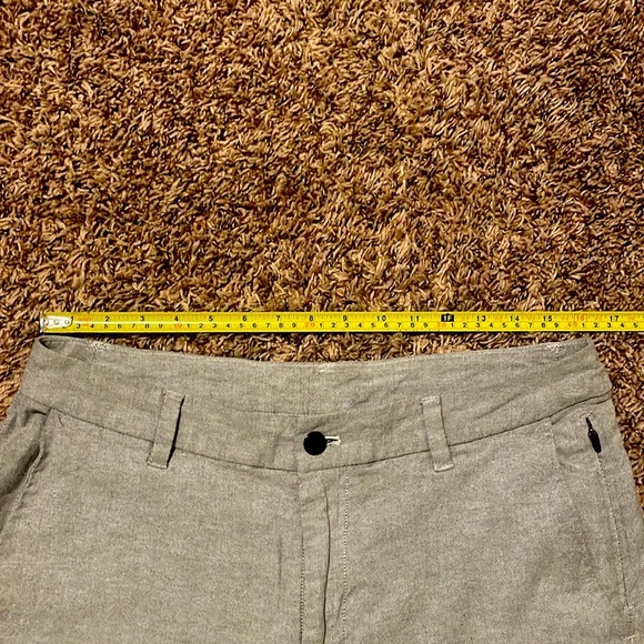 Lululemon Commission Classic Fit Shorts - Picture 4 of 6